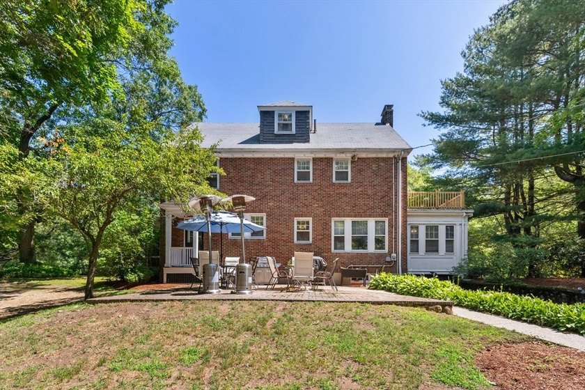 Impressive residence on Winchester line where timeless - photo 3
