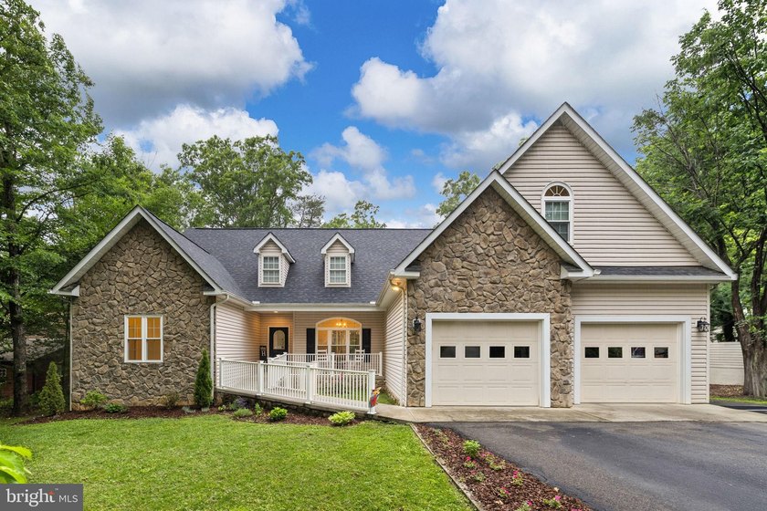 Welcome to 126 Yorktown Blvd - a home thoughtfully designed for - photo 38