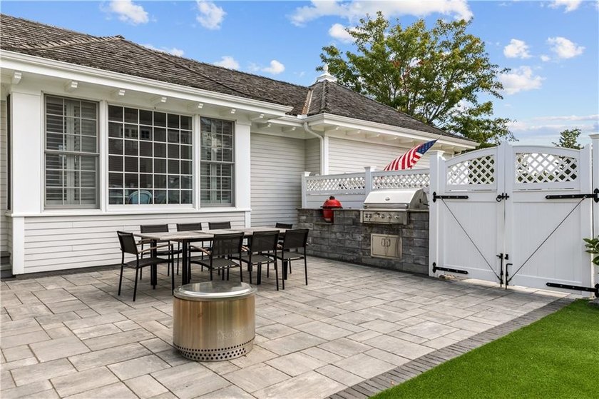 This lovely Royal Cottage sits on Sunset Lake with 3 beds and 3 - photo 46