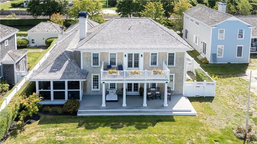 This lovely Royal Cottage sits on Sunset Lake with 3 beds and 3 - photo 48