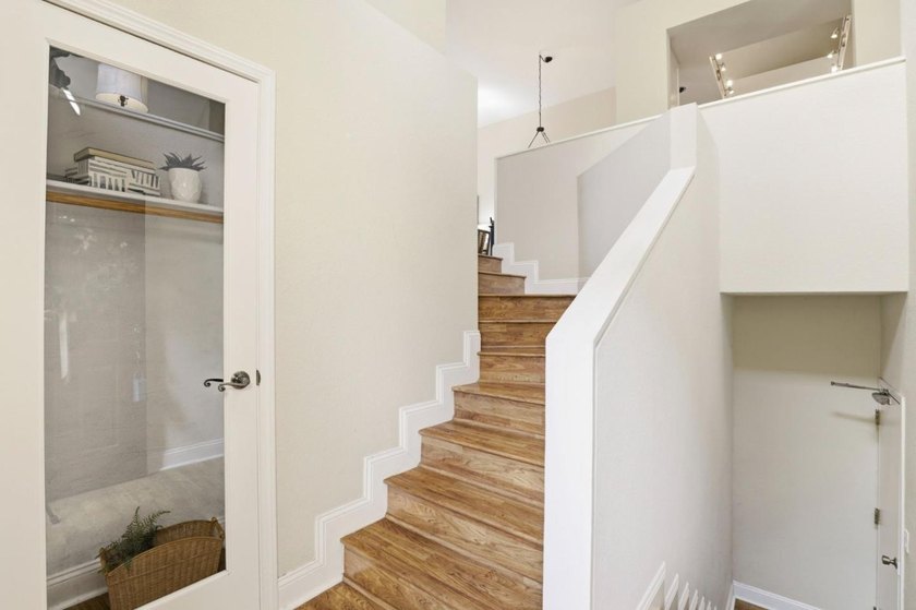 Welcome to this bright and open home in the desirable GATED - photo 4