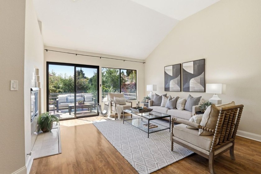 Welcome to this bright and open home in the desirable GATED - photo 5