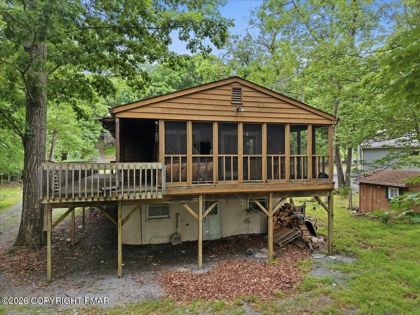 86 FEET OF GORGEOUS LAKEFRONT! -- the one thing no renovation - photo 2