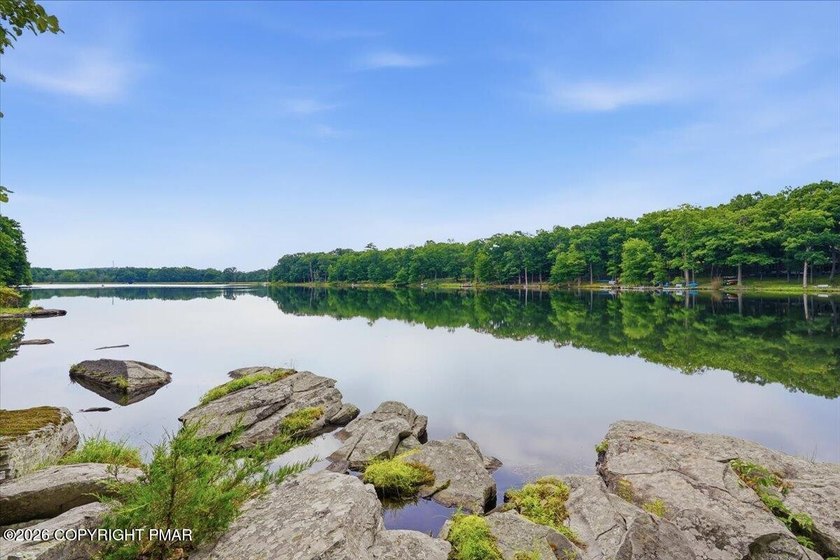 86 FEET OF GORGEOUS LAKEFRONT! -- the one thing no renovation - photo 4