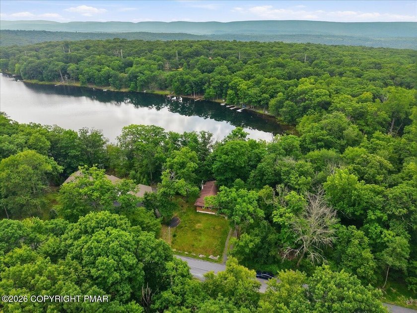 86 FEET OF GORGEOUS LAKEFRONT! -- the one thing no renovation - photo 10