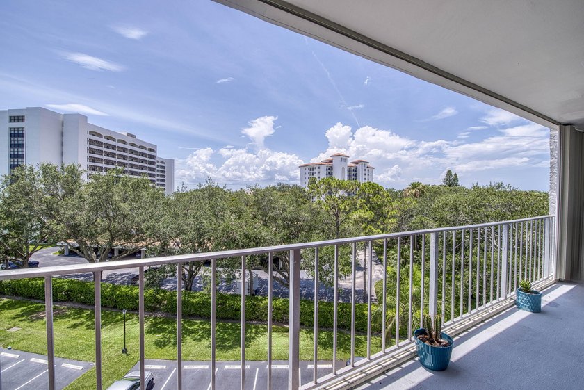 Stunning Intracoastal &amp; Golf Course Views, Priced to Sell! - photo 4