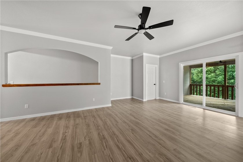 Welcome home to this beautifully updated 5-bedroom, 4-bath - photo 12