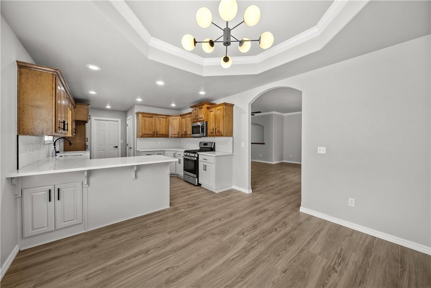 Welcome home to this beautifully updated 5-bedroom, 4-bath - photo 15