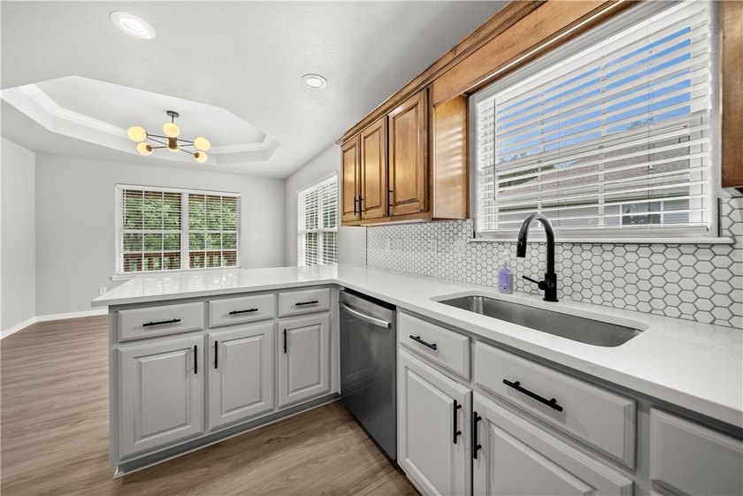 Welcome home to this beautifully updated 5-bedroom, 4-bath - photo 17