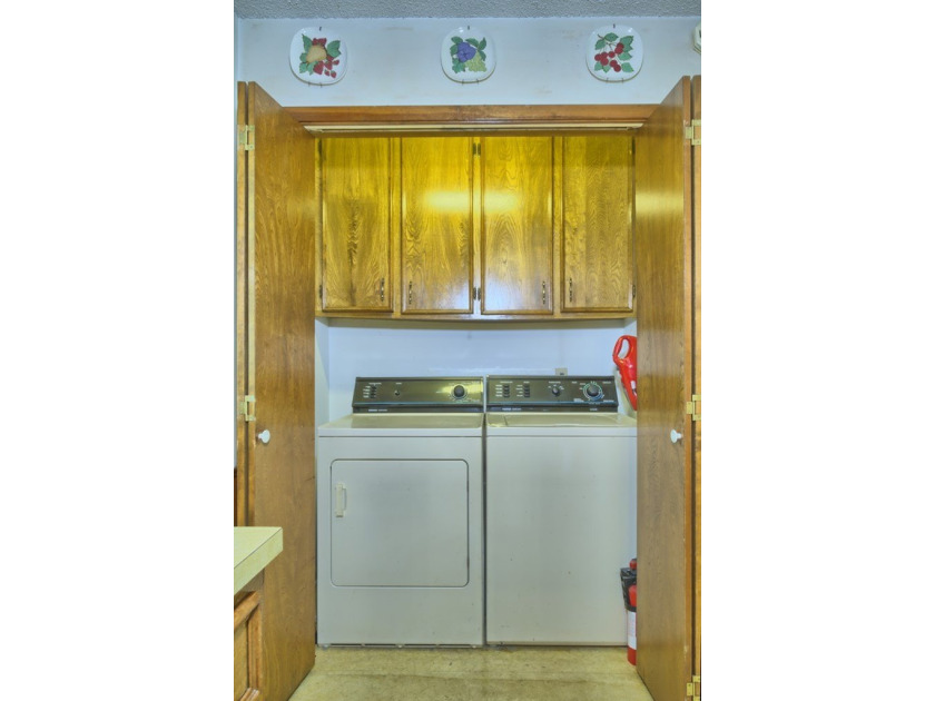 Affordable waterfront living on Toledo Bend! This charming - photo 17