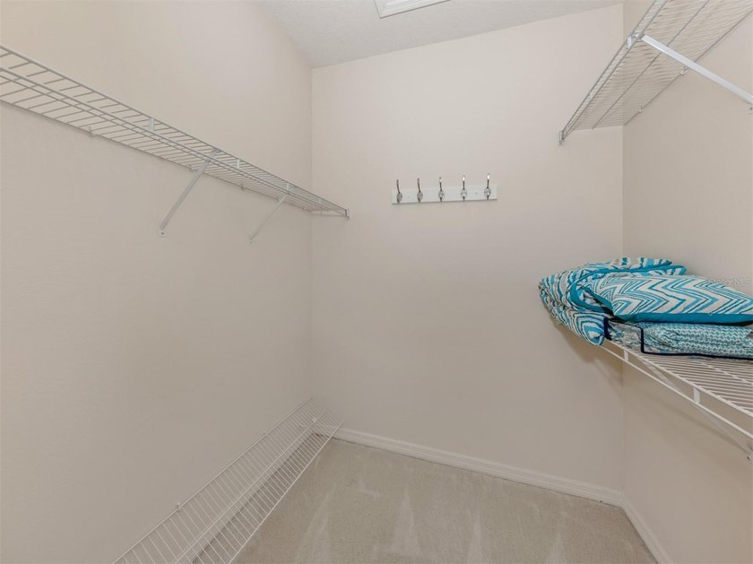 Beautifully maintained and offered furnished, this three-bedroom - photo 20