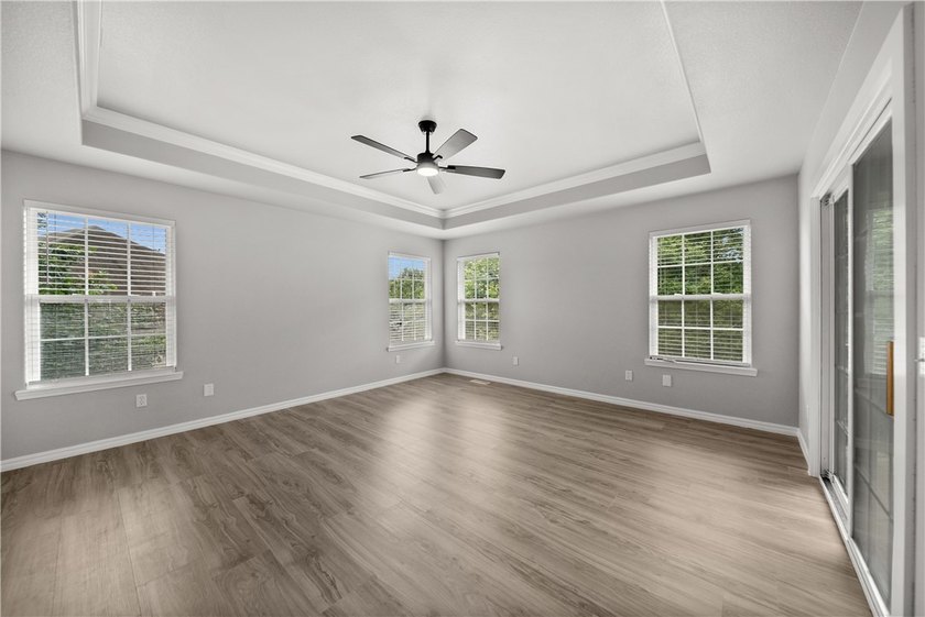 Welcome home to this beautifully updated 5-bedroom, 4-bath - photo 22
