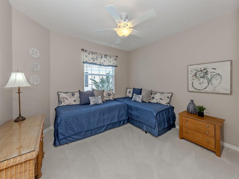 Beautifully maintained and offered furnished, this three-bedroom - photo 23