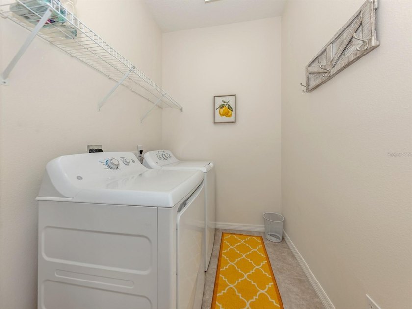Beautifully maintained and offered furnished, this three-bedroom - photo 24