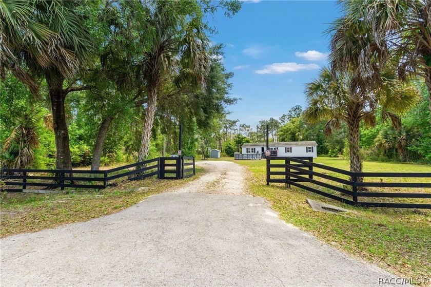 Welcome to your own slice of Florida freedom This fully updated - photo 24