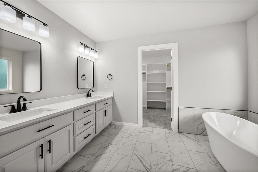 Welcome home to this beautifully updated 5-bedroom, 4-bath - photo 25