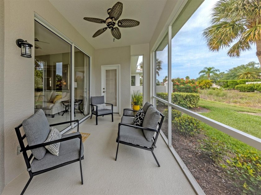 Beautifully maintained and offered furnished, this three-bedroom - photo 25