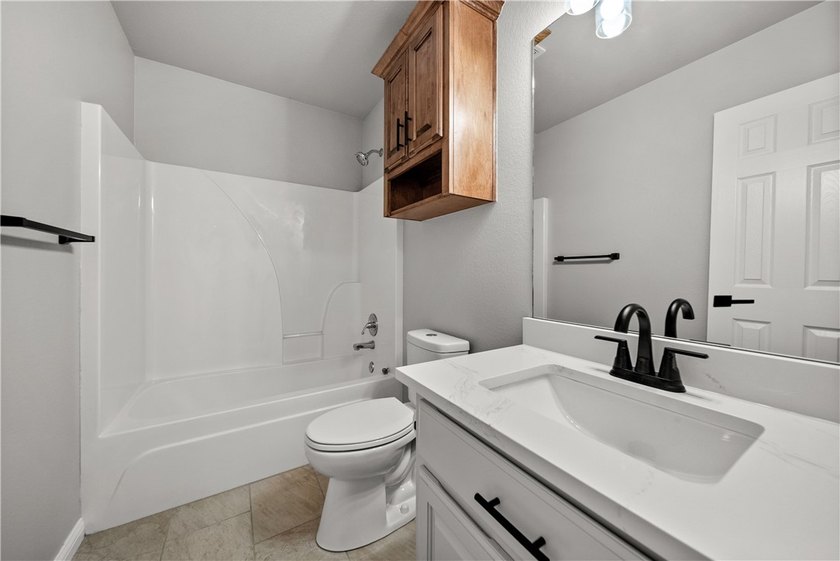 Welcome home to this beautifully updated 5-bedroom, 4-bath - photo 30