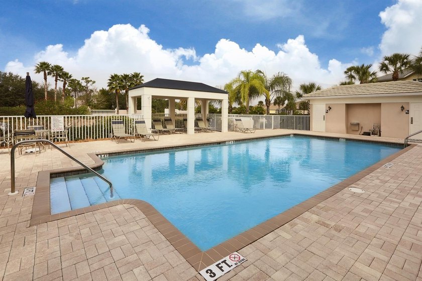 Beautifully maintained and offered furnished, this three-bedroom - photo 32