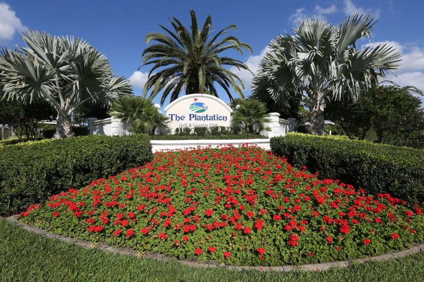 Beautifully maintained and offered furnished, this three-bedroom - photo 34