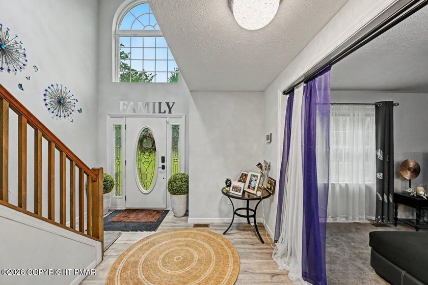 Large Colonial Home located in Emerald Lakes Community! Home - photo 4