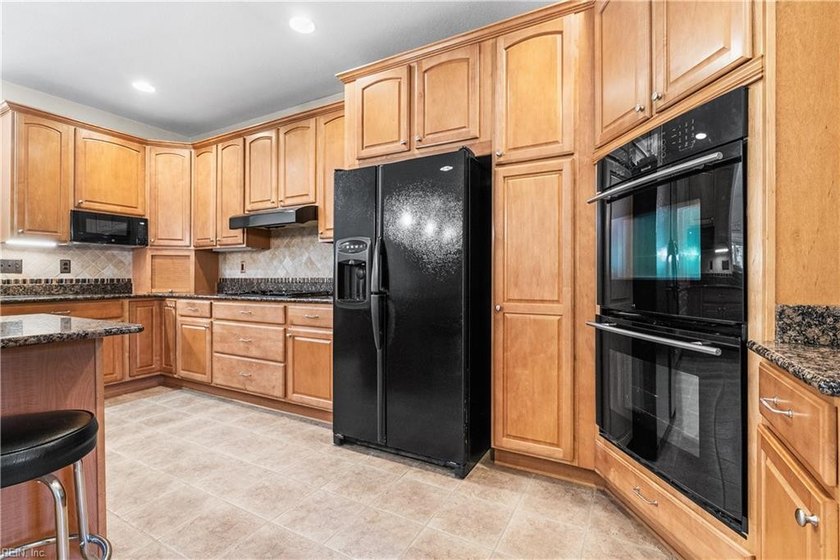 A truly exceptional offering in the sought-after Lagomar - photo 8