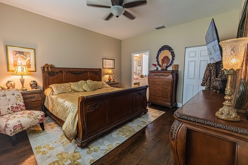 Welcome home to this beautifully maintained 3-bedroom, 2-bath - photo 11