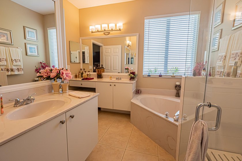 Welcome home to this beautifully maintained 3-bedroom, 2-bath - photo 13