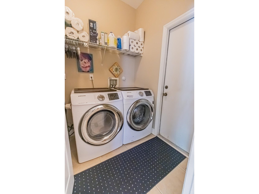 Welcome home to this beautifully maintained 3-bedroom, 2-bath - photo 14