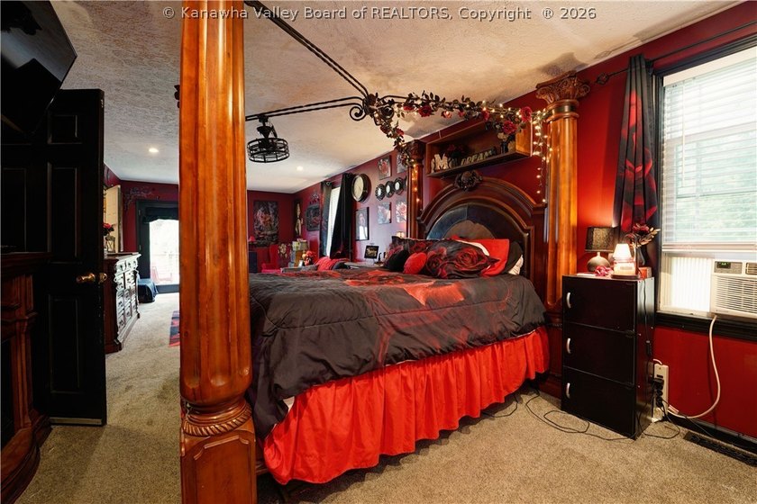 PEACEFUL, PRIVATE COUNTRY SETTING ON 1.2 ACRES IN POCA! THIS - photo 16