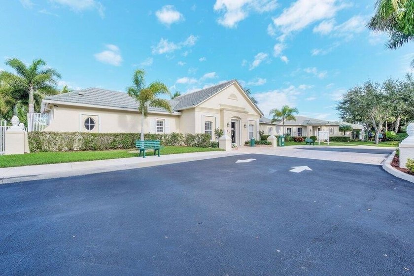 Welcome home to this beautifully maintained 3-bedroom, 2-bath - photo 22
