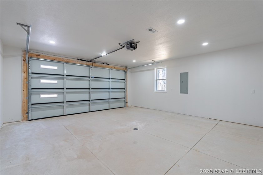 Enjoy main-level living in the highly sought after Porto Cima - photo 23
