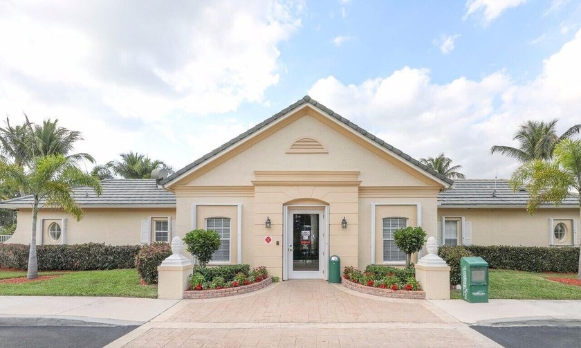 Welcome home to this beautifully maintained 3-bedroom, 2-bath - photo 23