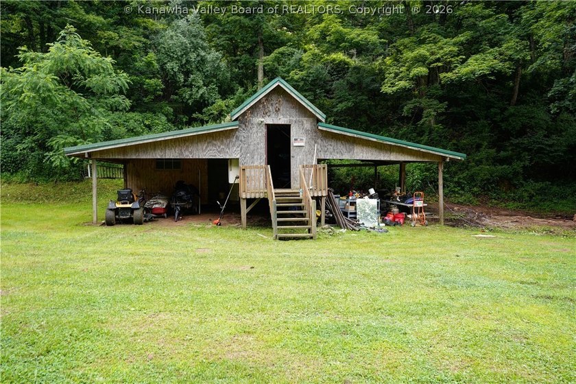 PEACEFUL, PRIVATE COUNTRY SETTING ON 1.2 ACRES IN POCA! THIS - photo 24