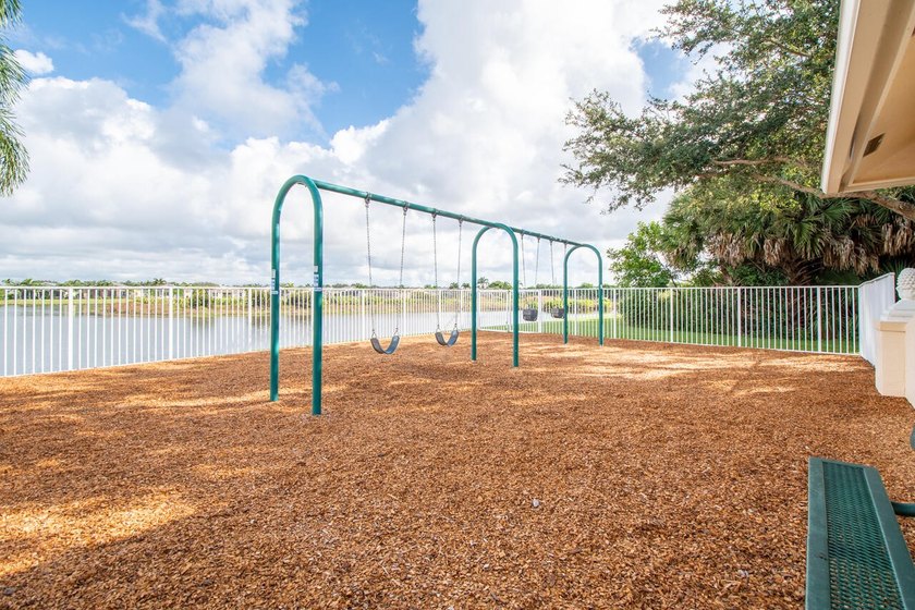 Welcome home to this beautifully maintained 3-bedroom, 2-bath - photo 33