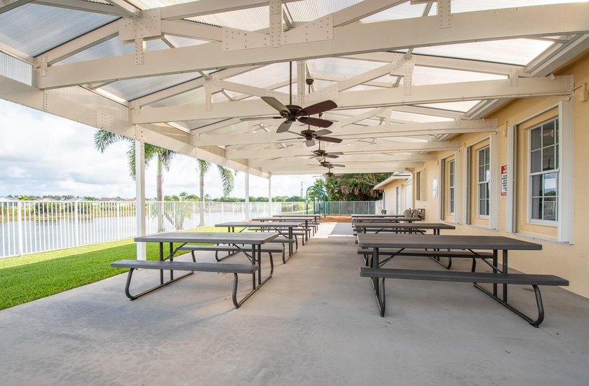 Welcome home to this beautifully maintained 3-bedroom, 2-bath - photo 34