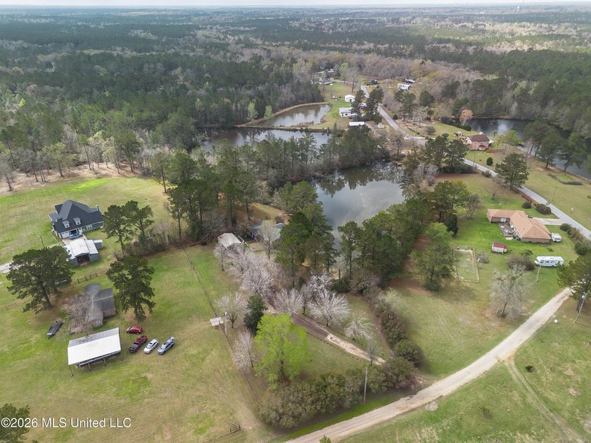 CALLING ALL HORSE LOVERS!! This is the property for you! This - photo 2