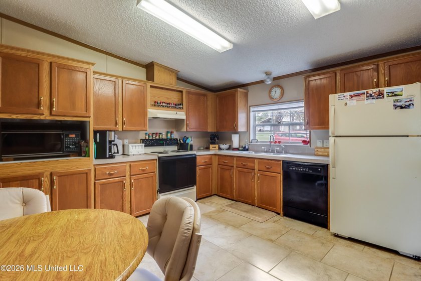 CALLING ALL HORSE LOVERS!! This is the property for you! This - photo 6