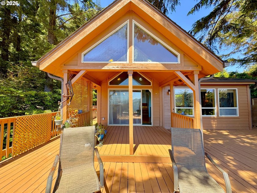 Ocean View Delight! Perched near the top of Whaleshead Beach - photo 15