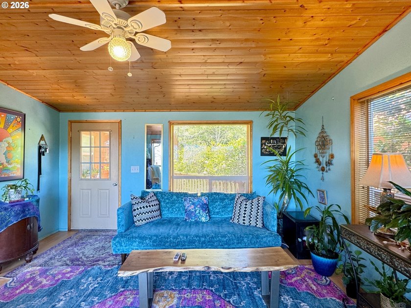 Ocean View Delight! Perched near the top of Whaleshead Beach - photo 19