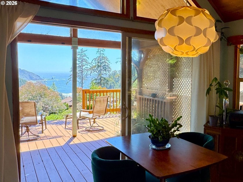 Ocean View Delight! Perched near the top of Whaleshead Beach - photo 26