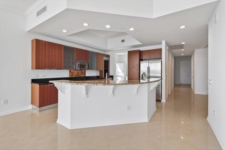 Located in the prestigious gated waterfront community of Marina - photo 8