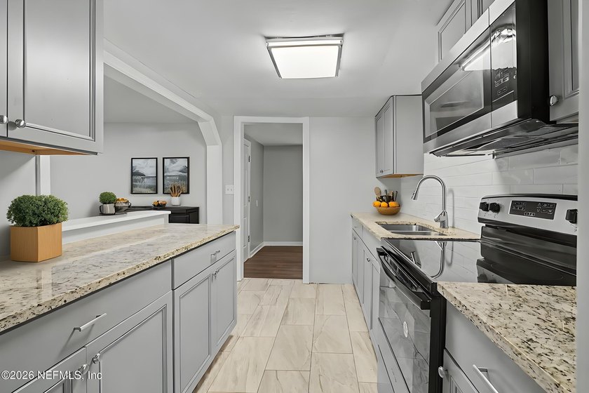 Fresh renovated 4-bedroom, 2-bath single-family home just - photo 8