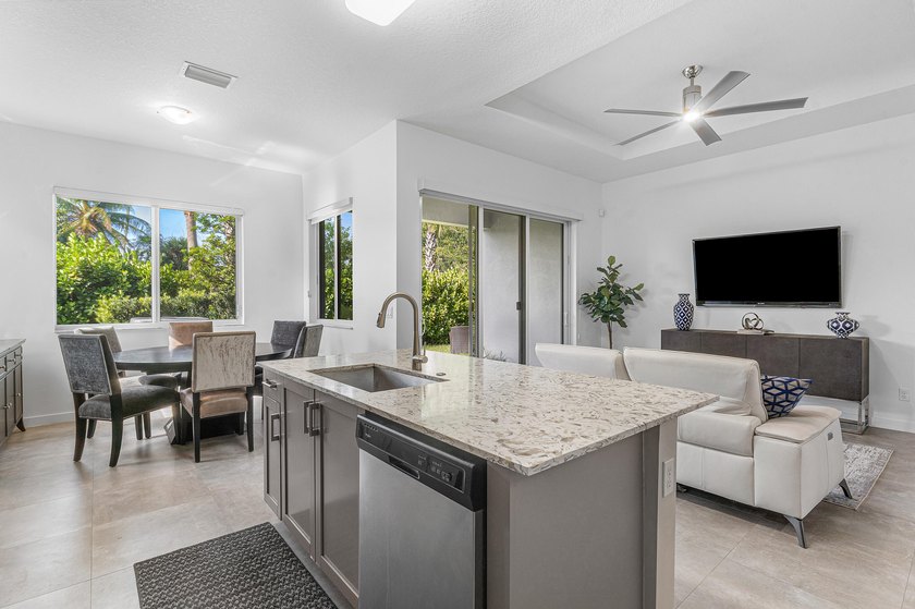 Gorgeous, modern 4 bd/ 3.5 bath end unit townhome in the heart - photo 7