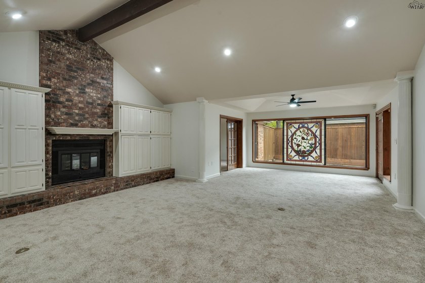 Tucked on a corner lot in Midwestern Park, this 4-bed, 3-bath - photo 12