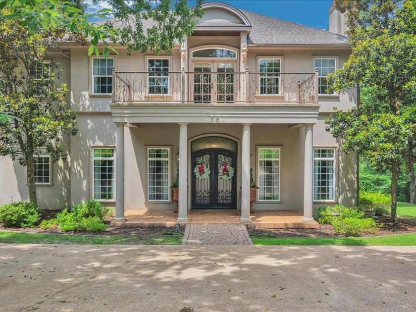 Welcome to this exceptional waterfront estate in prestigious - photo 13