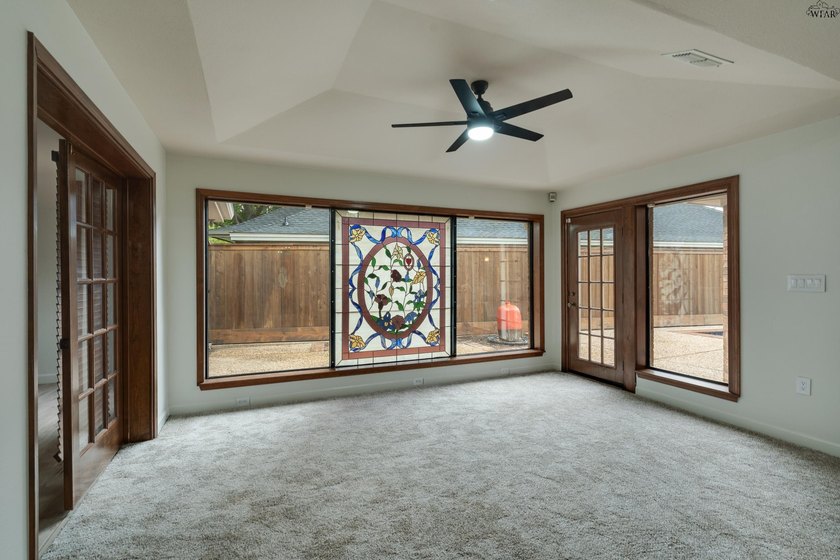 Tucked on a corner lot in Midwestern Park, this 4-bed, 3-bath - photo 13