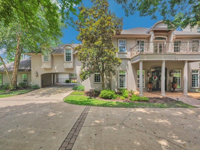 Welcome to this exceptional waterfront estate in prestigious - photo 14