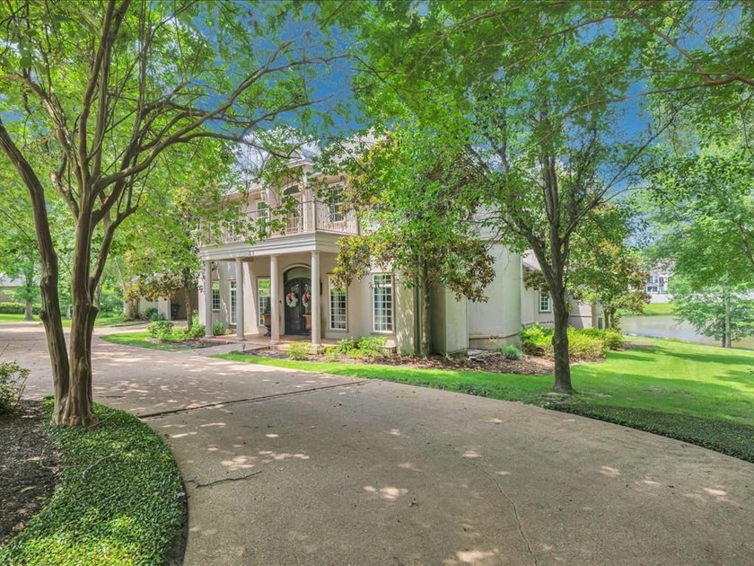 Welcome to this exceptional waterfront estate in prestigious - photo 15