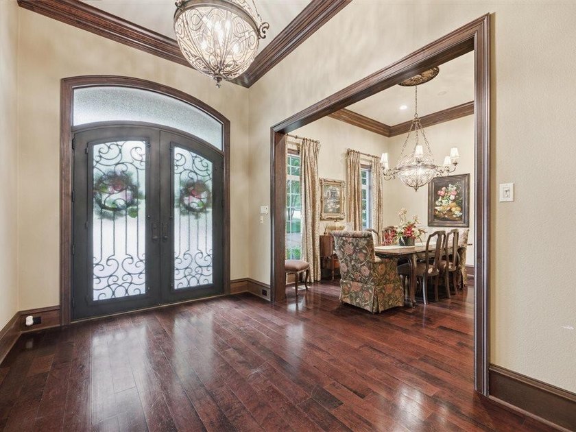 Welcome to this exceptional waterfront estate in prestigious - photo 18